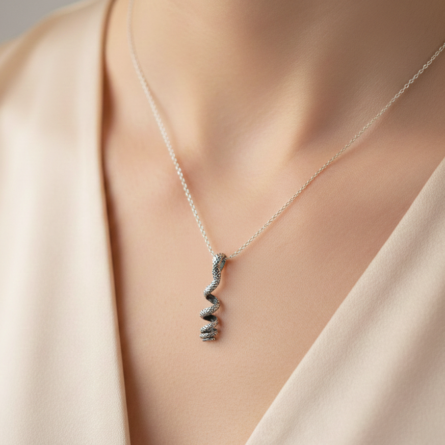 Colgante Coiled Serpent